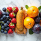 Assortiment de fruits frais commençant par I sur plan rapproché